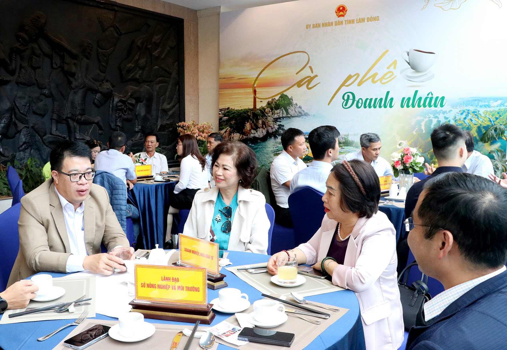 “Cà phê doanh nhân” kết nối chính quyền với cộng đồng doanh nghiệp